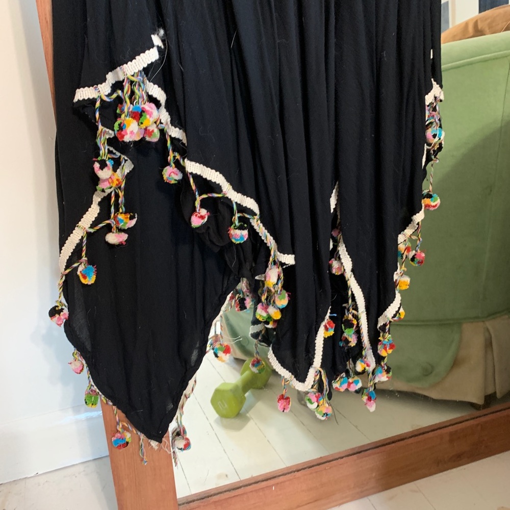 Black maxi dress with pompon trim - Picture 2 of 6